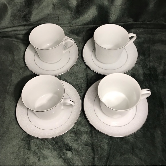Set of 4 Crown Victoria Lovelace Tea Coffee Cups and Saucers - Picture 2 of 16